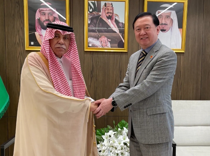 常華大使拜會沙特商務大臣卡斯比